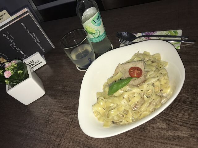 Fettuccine mit Kalbsstreifen an Pfifferling-Zitrone-Soße