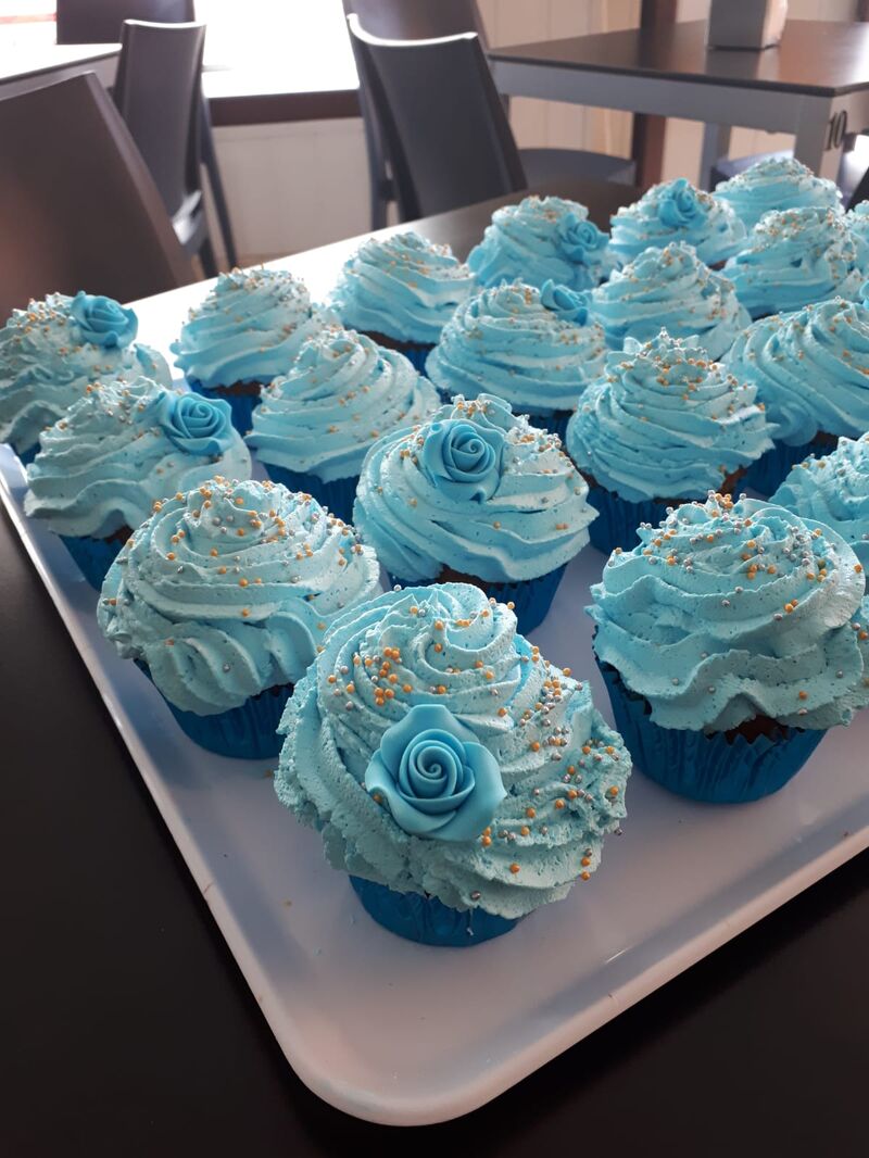 cap cake diseñados como el cliente quiso increíblemente buenos