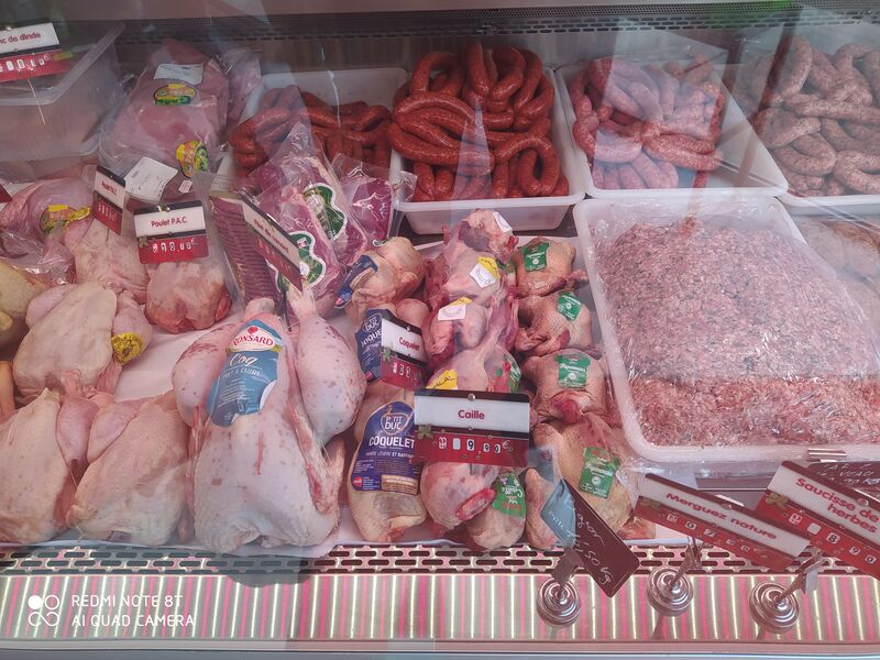 Spécialité maison merguez saucisse de veau farce et préparations fait maison rayon poulet fermier coquelet caille canard 