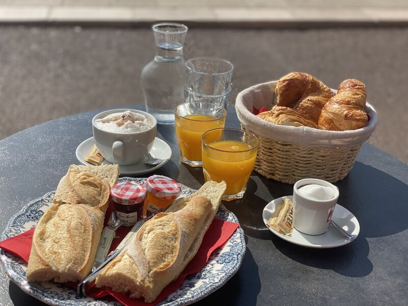 PETIT DÉJEUNER