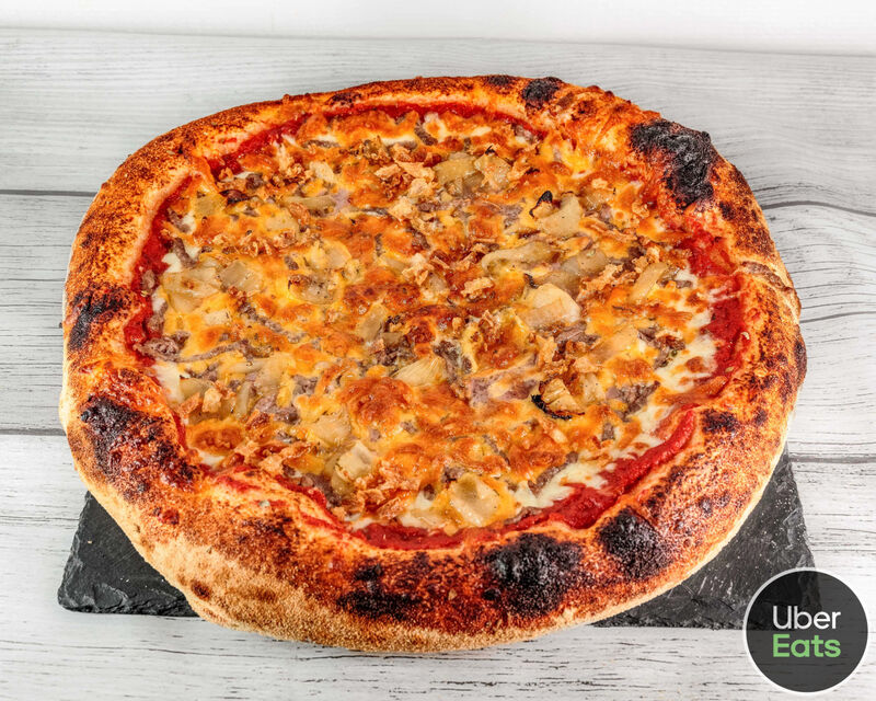 Sauce tomate, mozzarella, viande hachée, cheddar, origan, oignons frits 14,90€