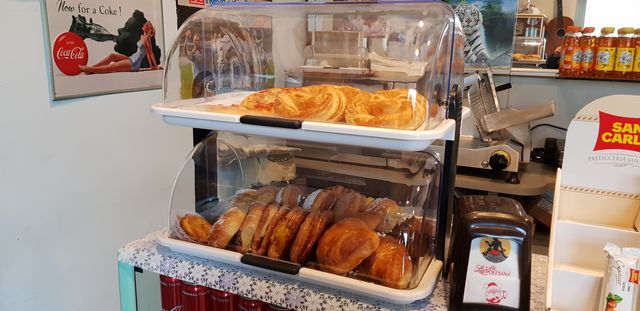 Buona scelta di paste per una colazione o merenda gustosa