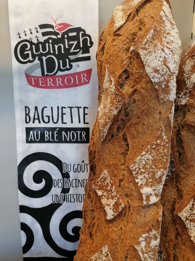 Pain ou baguette gwinizh du à base de farine de sarrasin 