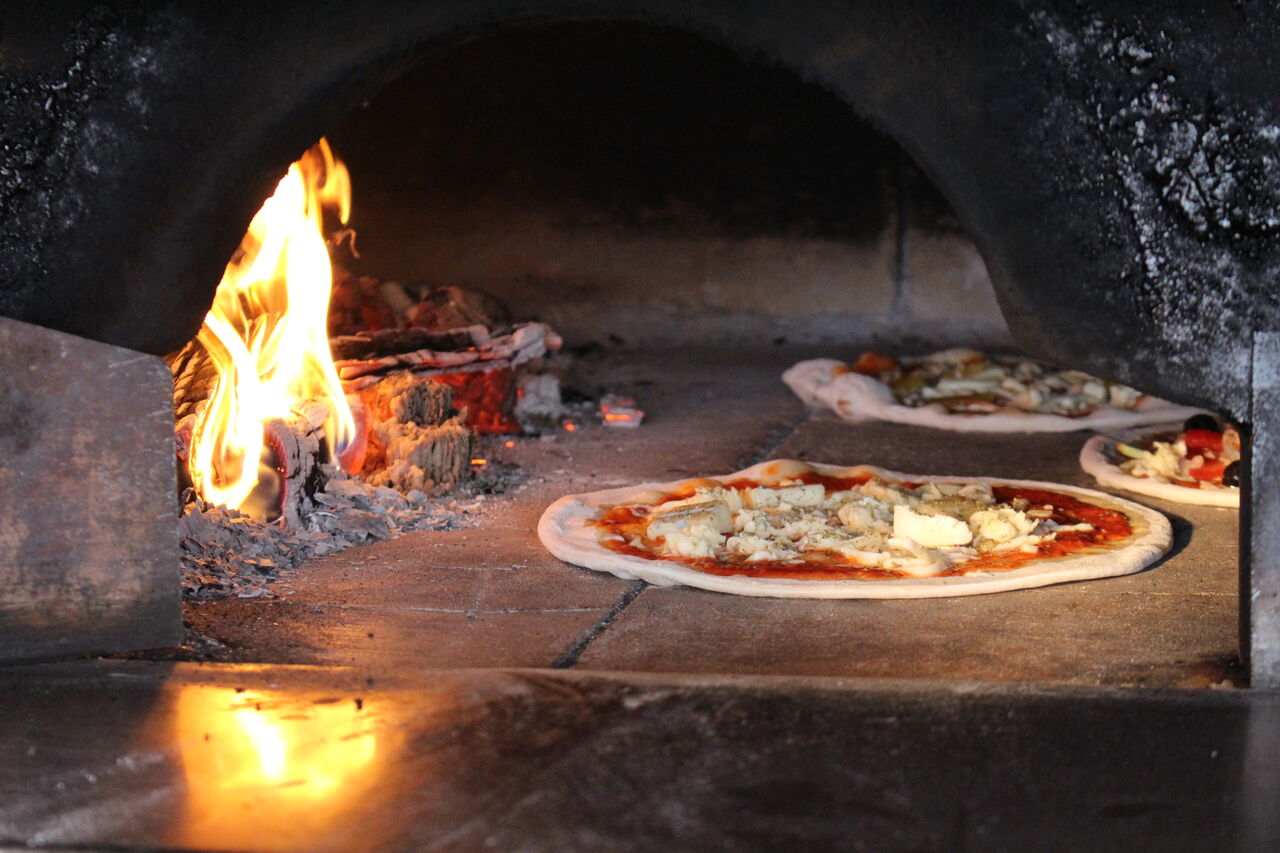 Die 1/zigste Holzofen-Pizza der Stadt