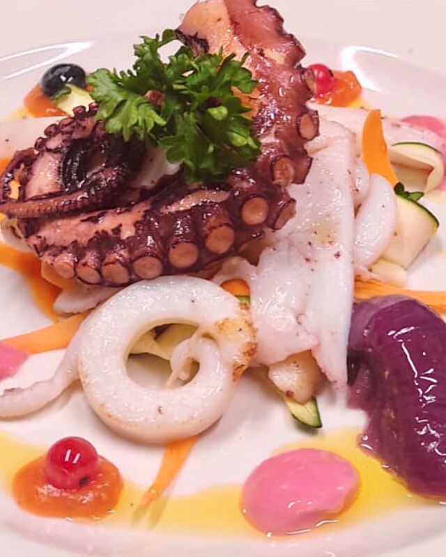 Tris alla piastra , totano, seppie, polpo.