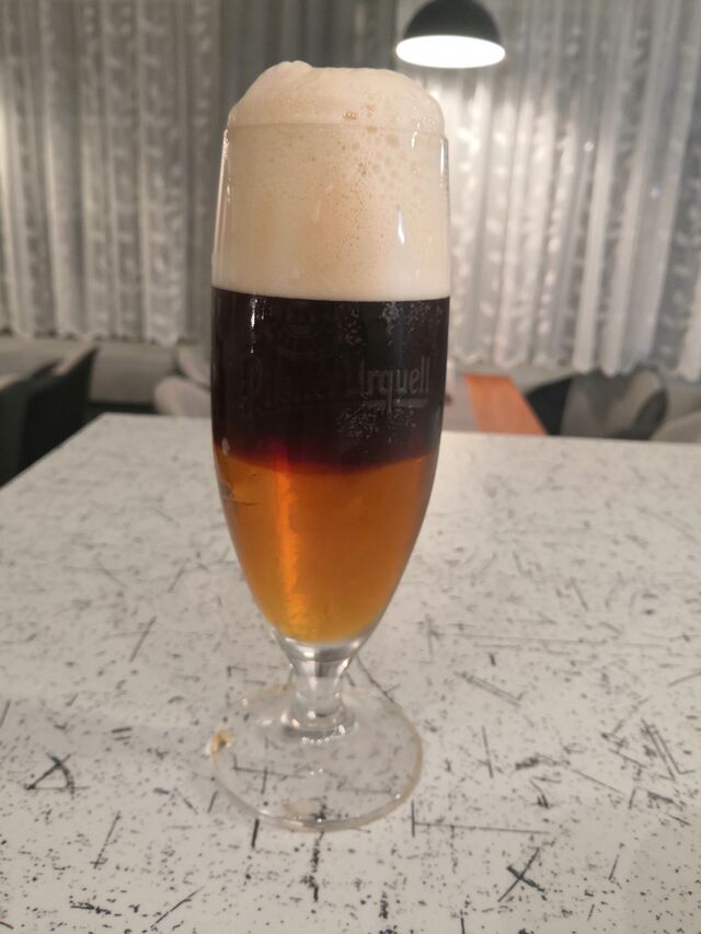 Na čepu máme Radegast, Pilsner Urquell a černého Kozla a načepujeme Vám i výtečné tzv. řezané pivo