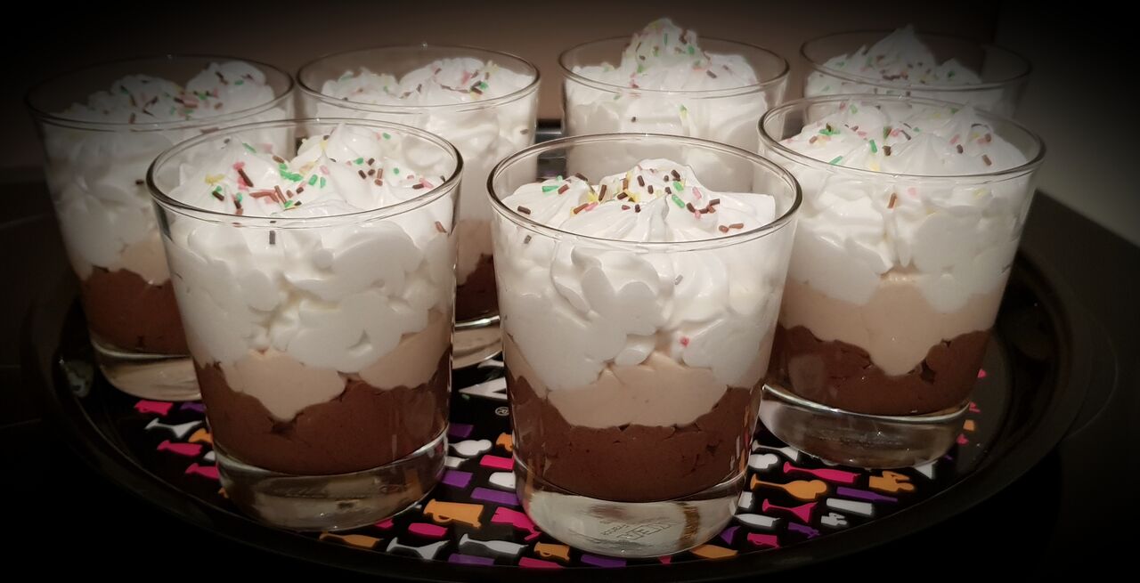 Duo de mousses maison, chocolat et noix de coco