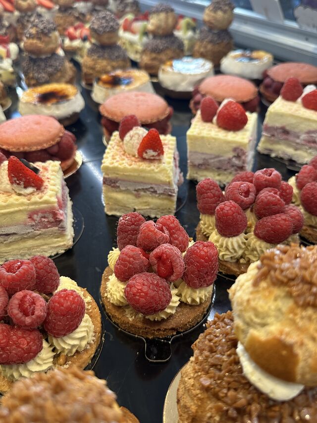 Tarte pistache framboise, Angelique, macaron framboise 