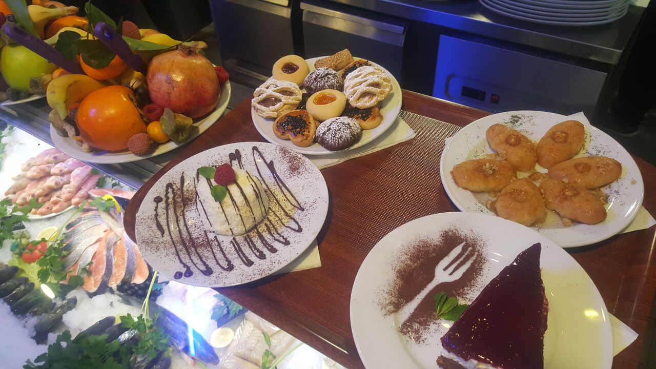 unsere täglich frische und verschiedene Nachspeisen