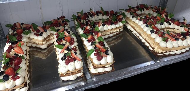 Number Cake Millefeuille Vanille/Caramel/Fruits Rouges