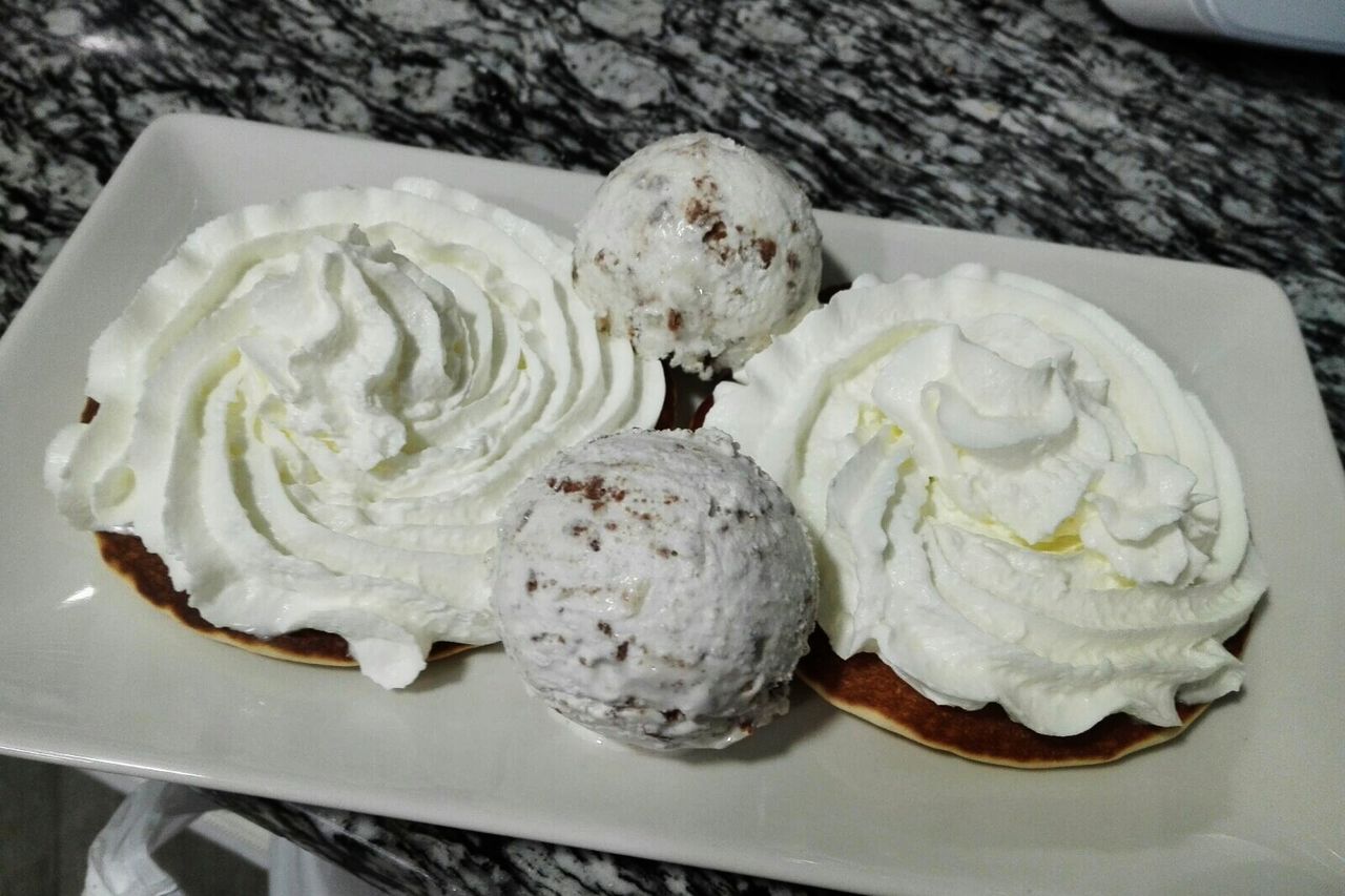 TORTITAS CON NATA Y HELADO