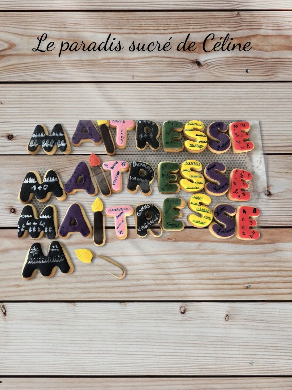 Sablés à la vanille avec pour décor de la pâte a sucre.