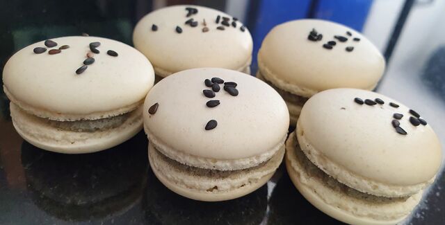 Macarons aux graines de Sésame noir