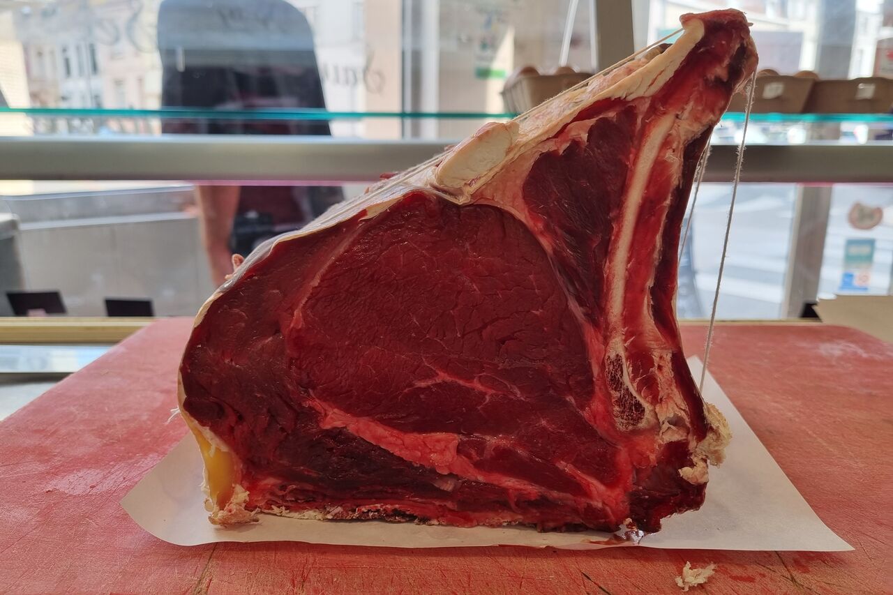 Côte à l'os de charolaise 3 semaines de maturation à retrouver ce week-end du 23 juillet 2022.