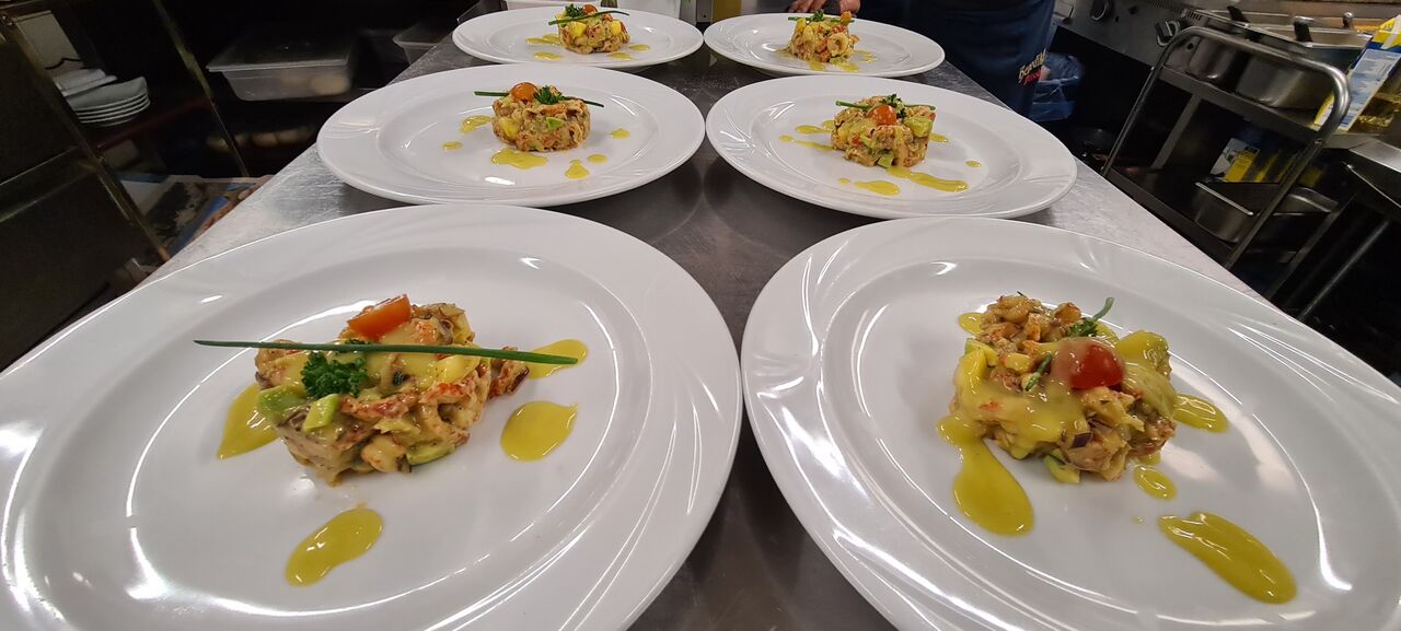 Flusskrebs Tatar mit Mangocremesoße 