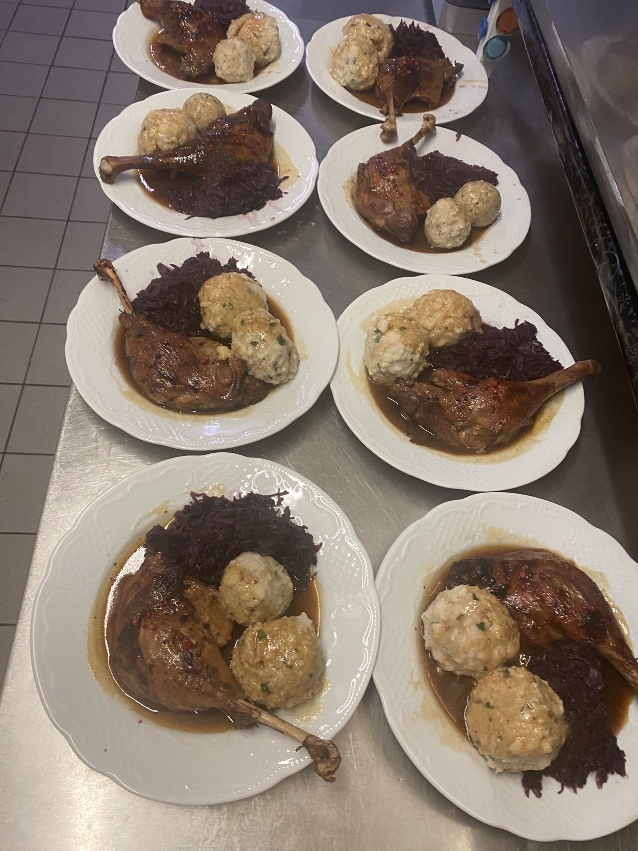 Hausgemachte Gänsekeulen