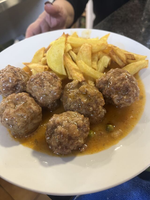 Albóndigas en salsa verde