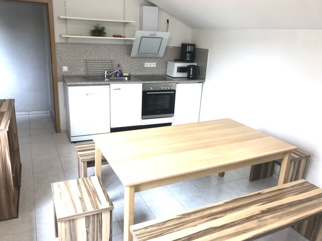 z.B. Kochzeile mit Essplatz im Apartment für bis 6 Personen