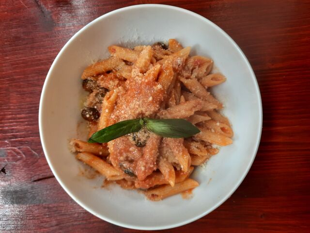 Tomates cerises, parmesan, mozza, basilic, ail 