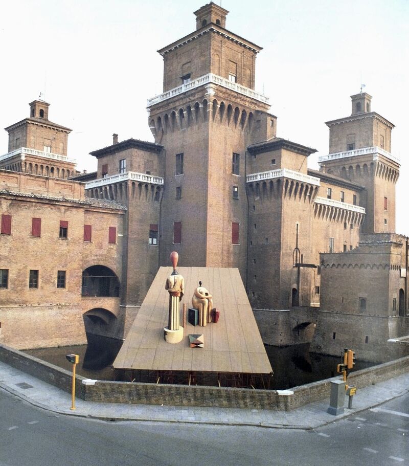 Castello Estense con installazioni metafisiche