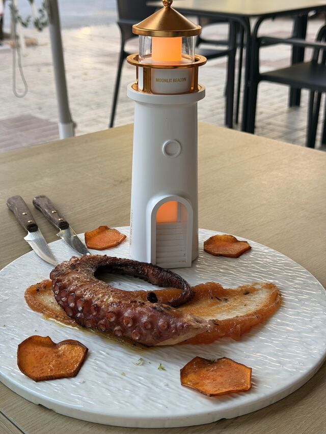 Pulpo a la brasa sobre cama de membrillo a la menta