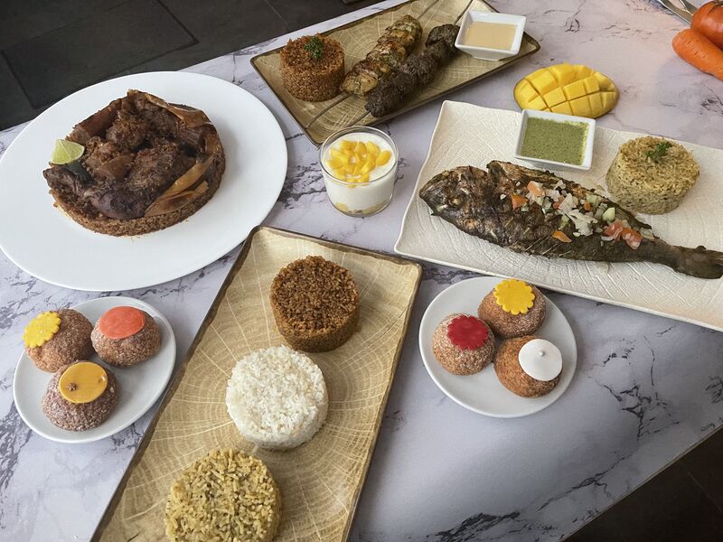 Poisson braisé (Daurade royale), Tchiep poisson ou poulet, Brochettes de viande (boeuf), poulet et rognon,Cuisse poulet Braisée