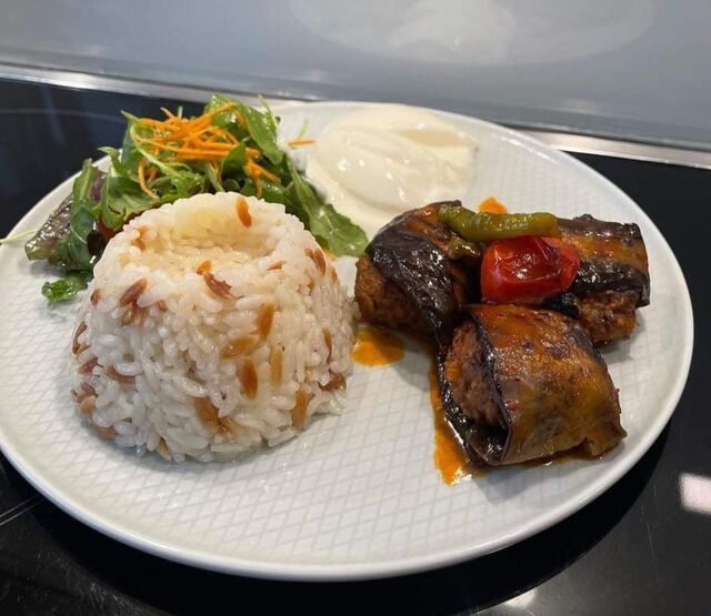 Boeuf + Salade
Accompagnement : Riz ou frites maison
