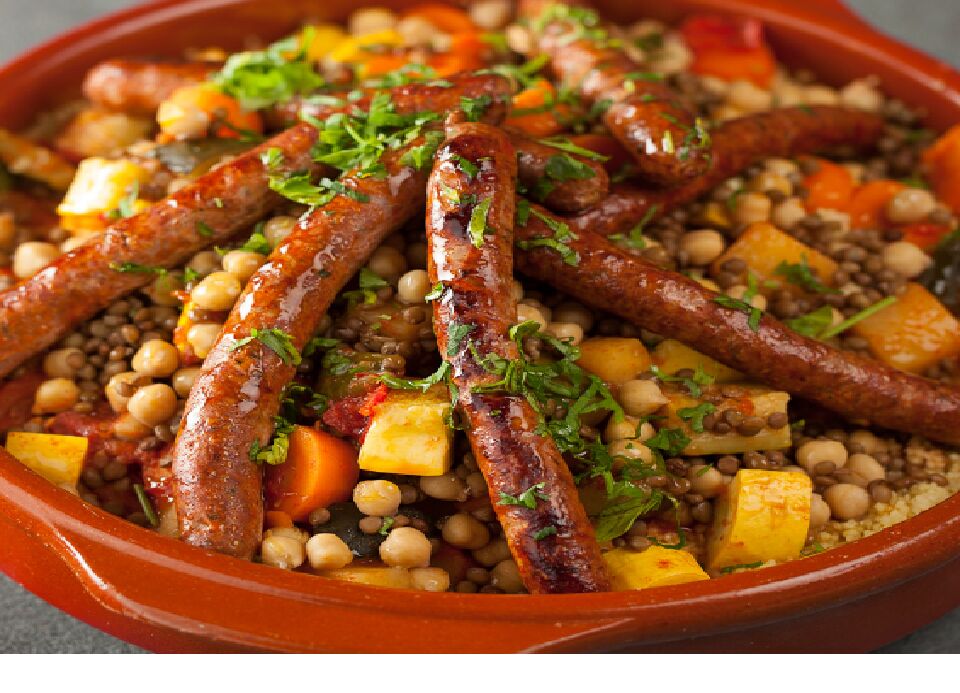 Couscous merguez 14,50 € la part
(Semoule, bouillon, légumes, merguez)
