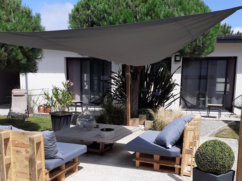 Patio paysagé dédié aux visiteurs