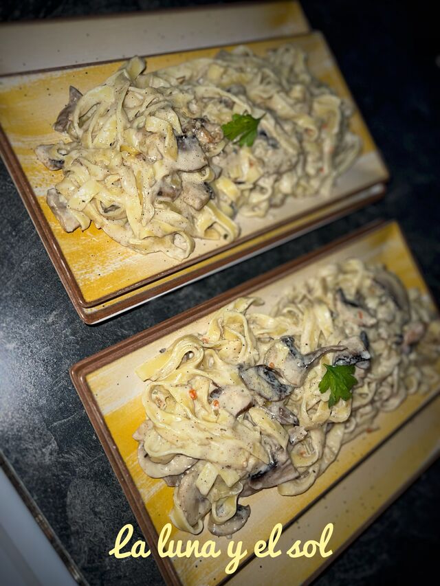 Paste cu sos de ciuperci 