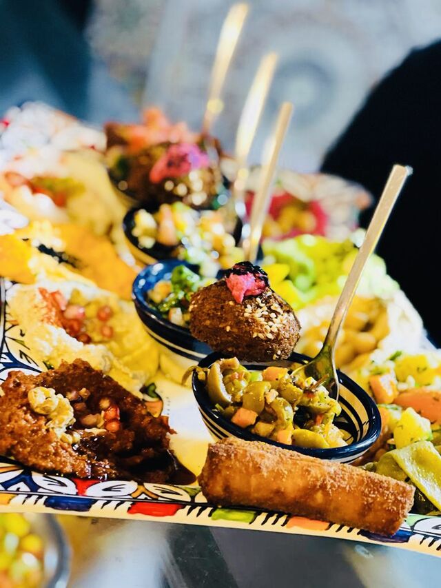 💙Ali Baba & die 40 Kräuter 💙
Unsere vielfältige bunte Vorspeisen– Variation aus 1001 MarrakecH- Nacht