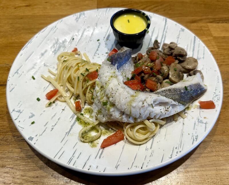 Filet de merlu, sauce safranée