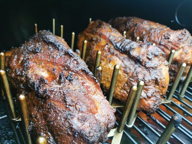 Schweinenacken gesmokt für den Pulled Pork Burger