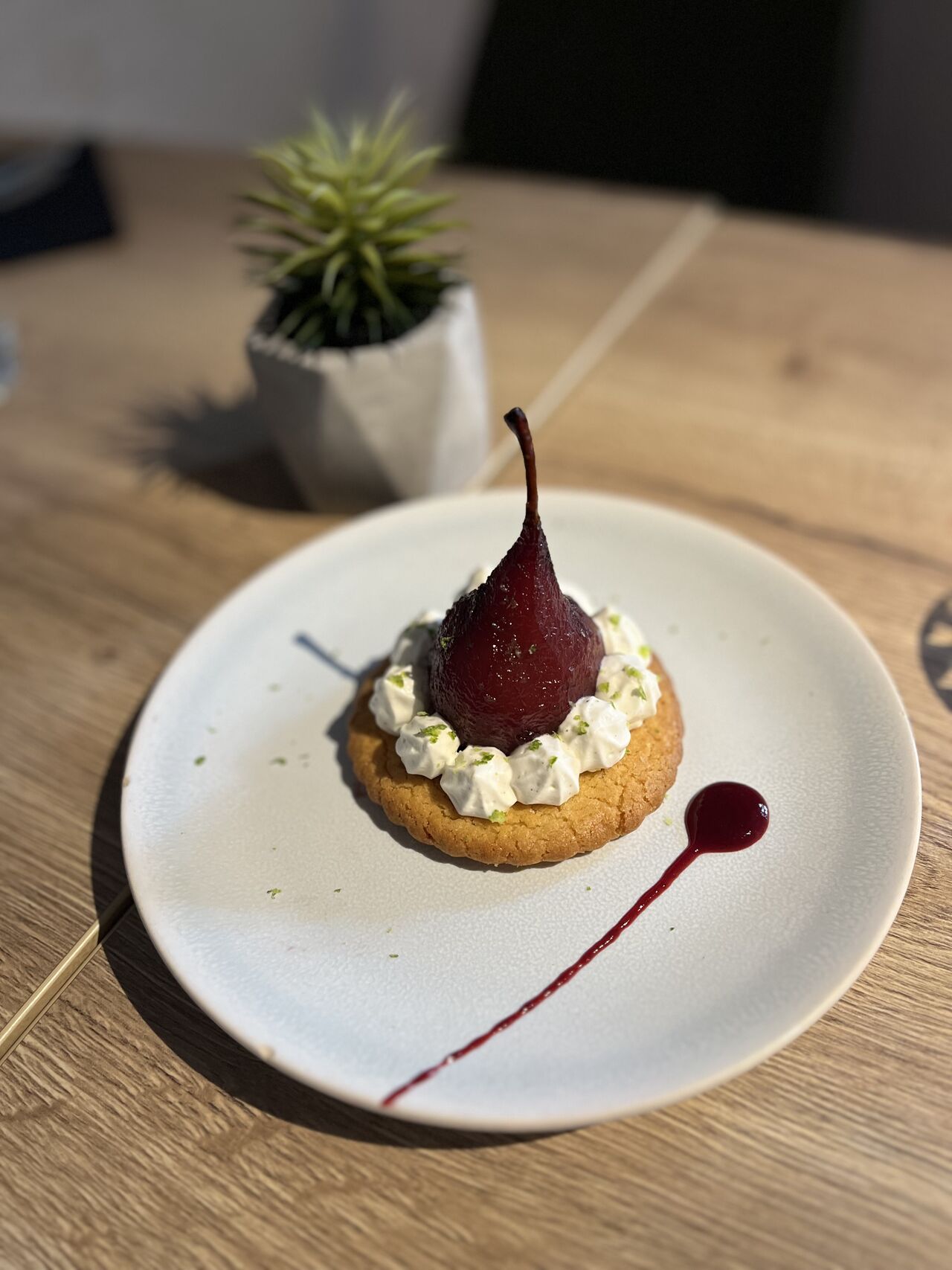 La poire pochée au vin rouge 