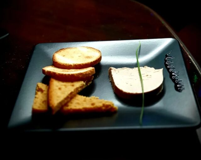 Quoi de mieux qu'une bonne tranche de foie gras accompagné de son toast de pain de mie et de pain d'épice?...
