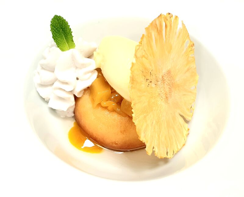 Baba au rhum, compotée de mangue, sorbet 3 agrumes, Chantilly coco 9€