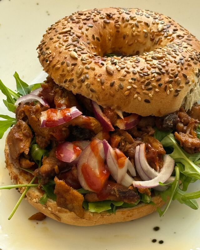 BAJGEL WYTRAWNY Z SZARPANĄ KURĄ 