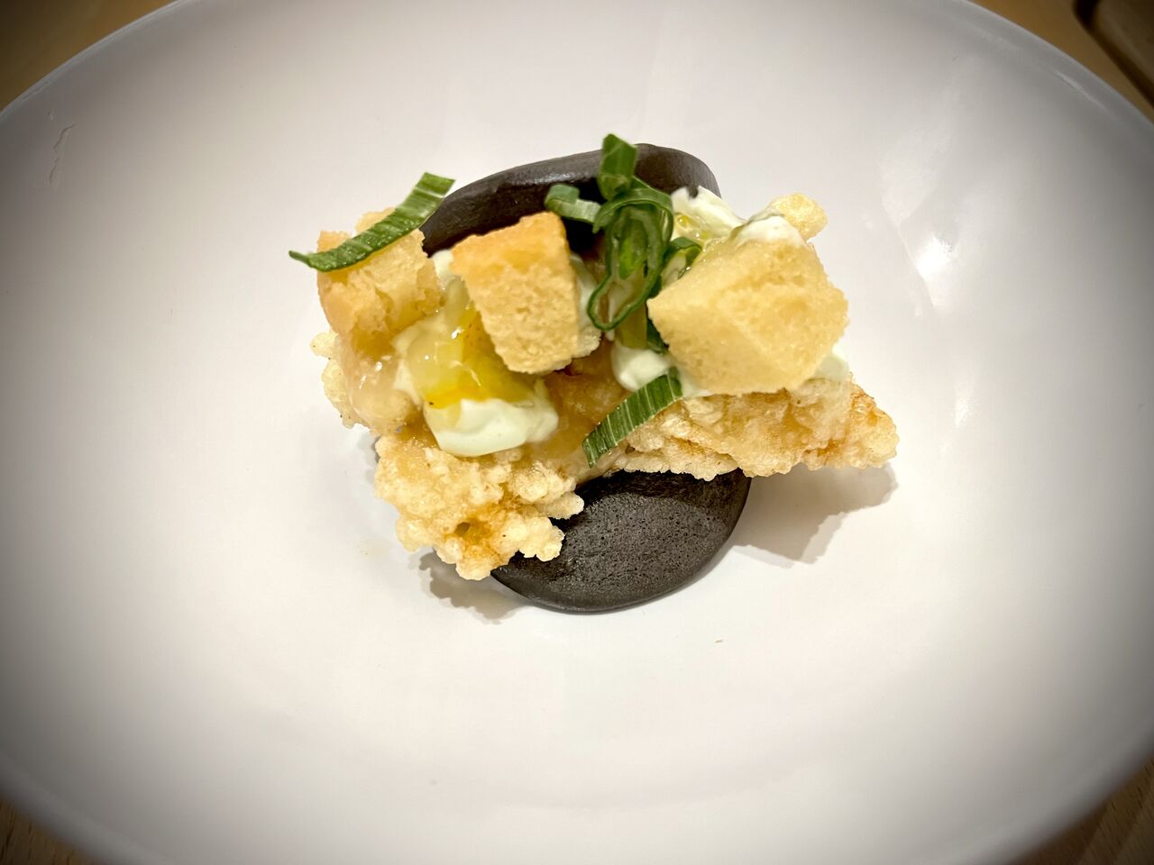 Bao “bocata de calamars” amb yuzu i wasabi