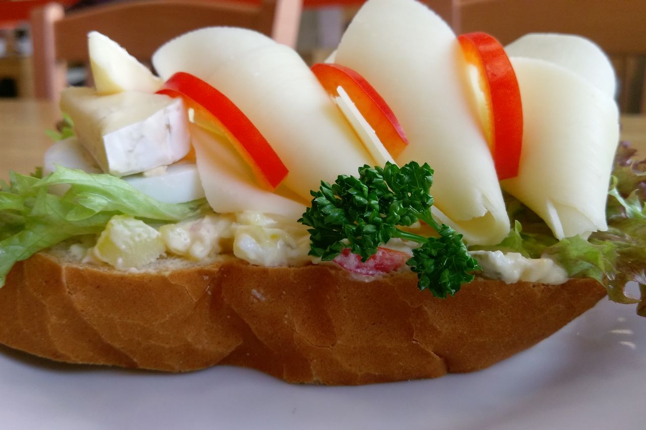 Nabízíme chlebíčky vlastní výroby, vždy čerstvé