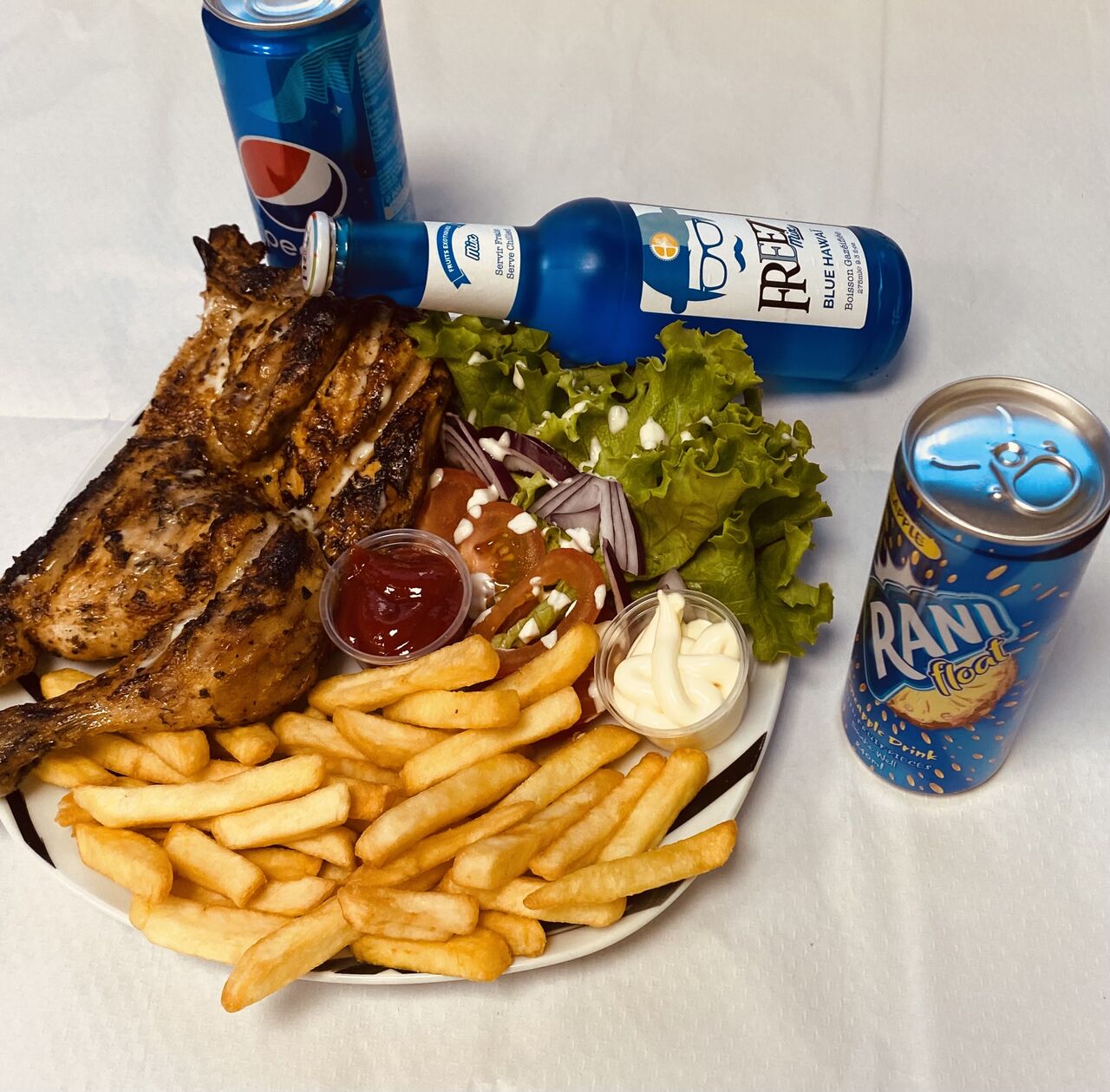 POULET +ACOMPAGNEMENT 10 €
1/2 POULET +ACOMPAGNEMENT 6€
