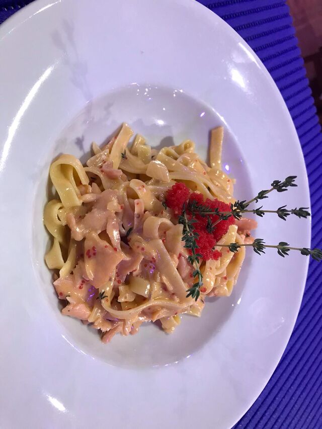  TAGLIATELE
CON
SALMÓN AHUMADO