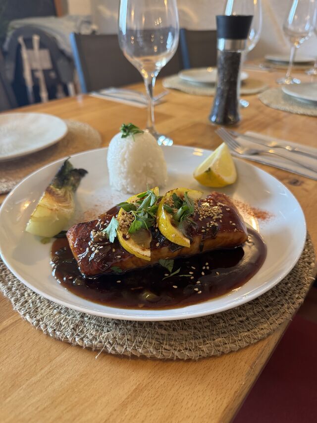 Lomo de salmón teriyaki / Teriyaki salmon fillet