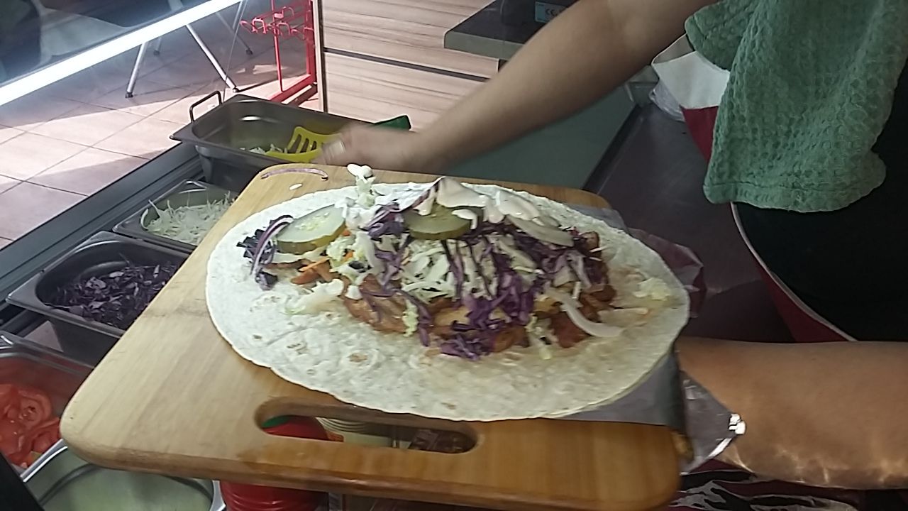 KEBAB W TORTILLI 30 CM