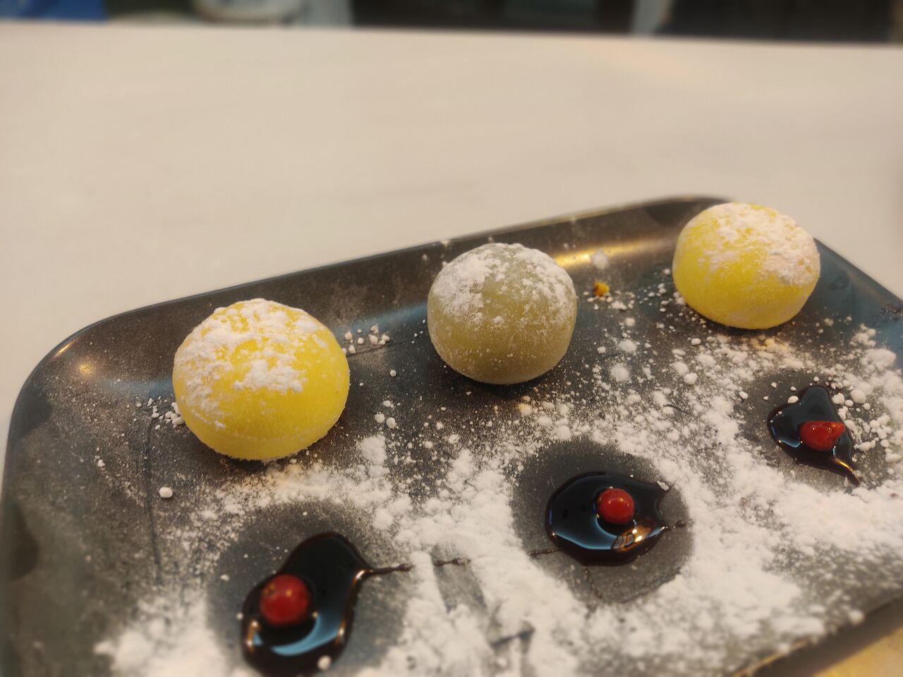 Mochis de mago, maracuyá y té matcha