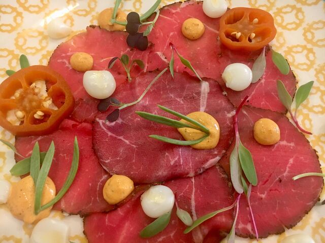 Carpaccio de ternera con mayonesa anticuchera 