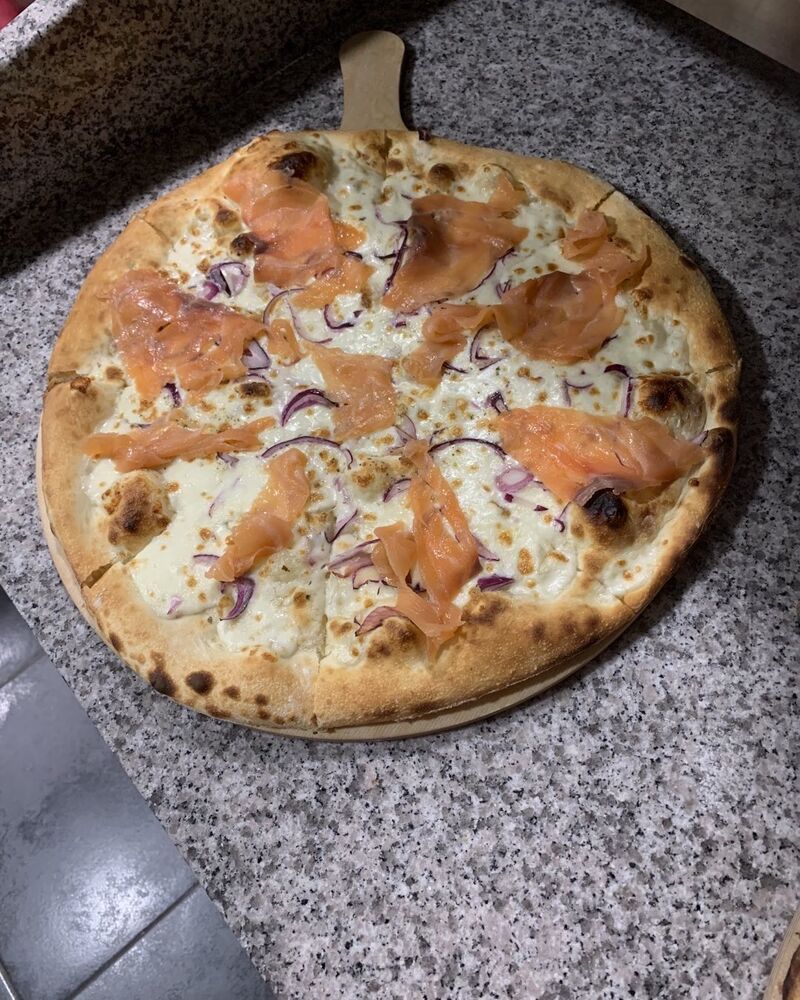 Pizza blanche au saumon