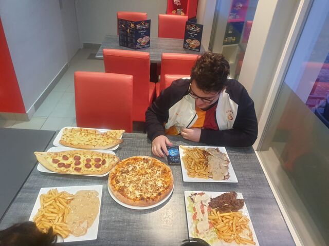 🍕, pide , assiette à la crème, 