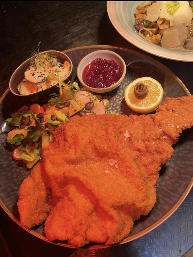 Wiener Schnitzel mit lauwarmen Kartoffelsalat 