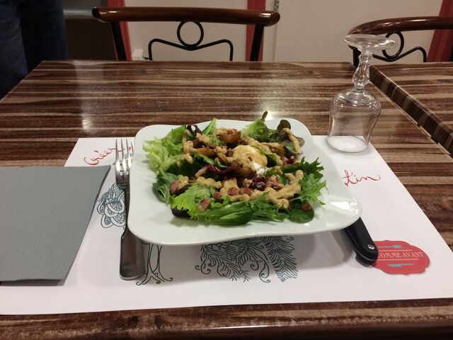 L'indémodable salade lyonnaise.