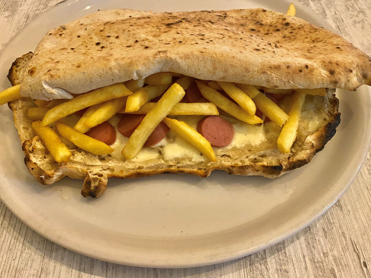 Panuozzo würstel fiordilatte e patatine fritte 